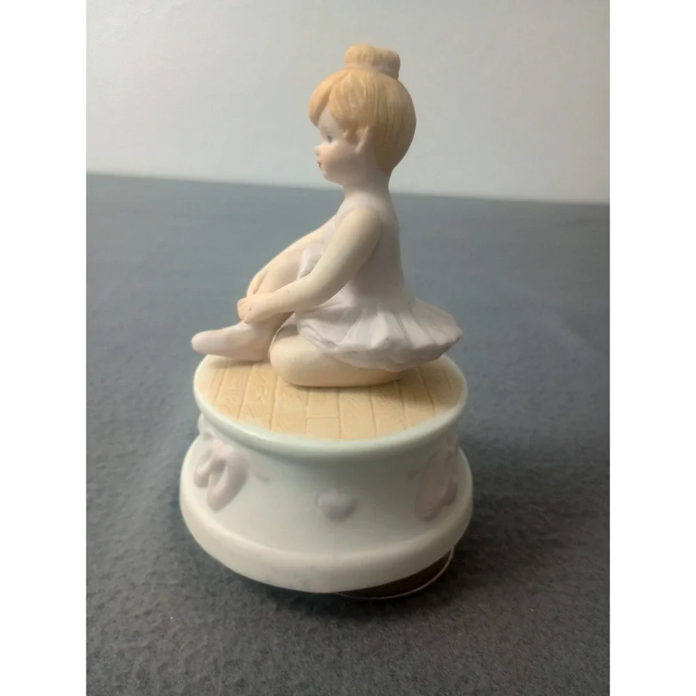 Willitts Spinning Music Box Porcelain Dance Ballerina Dance Song Vaughn Monroe